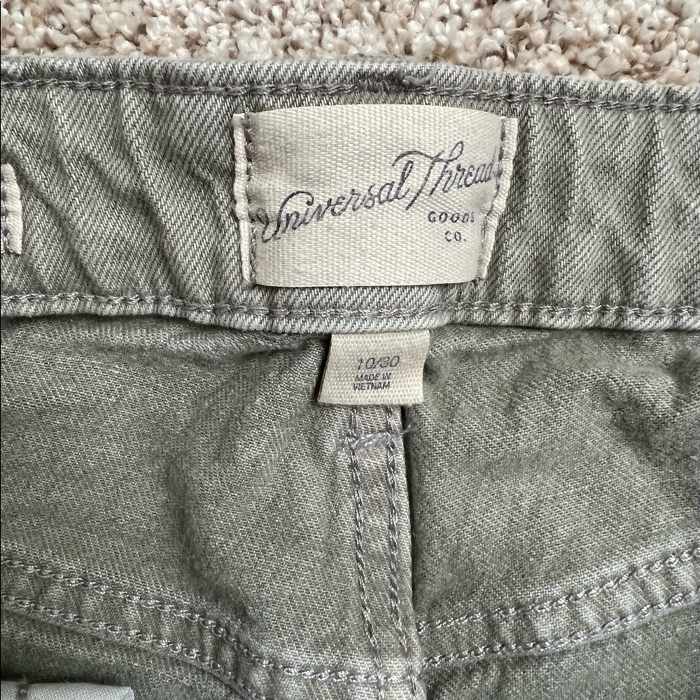 Universal Thread Shorts - Picture 2 of 4